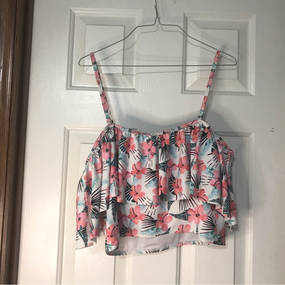 Swim top with removable straps has sleeves extra-large used